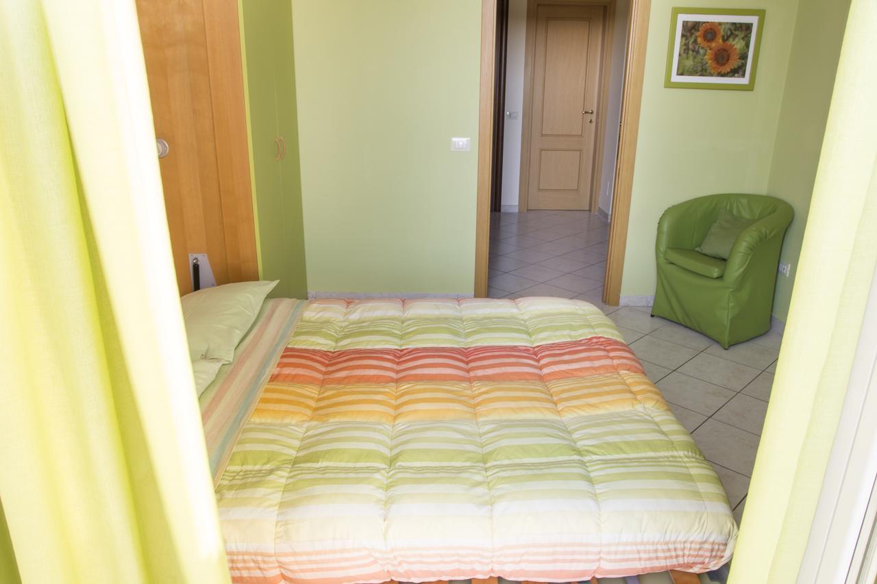 Al Centro E Meglio B&B ナポリ エクステリア 写真